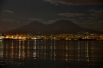 Wezuwiusz i Zatoka Neapolitańska nocą